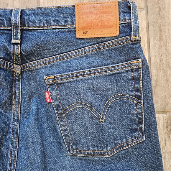 Levi’s 501 Button Fly Straight Leg Jeans Womens Size 29 Denim Blue Medium Wash - Picture 7 of 10